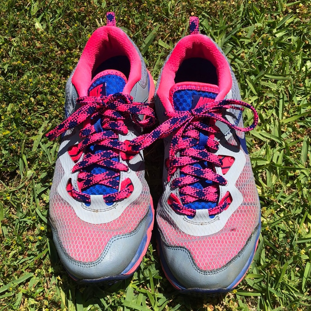 Nike dual fusion trail tennis shoe size 9